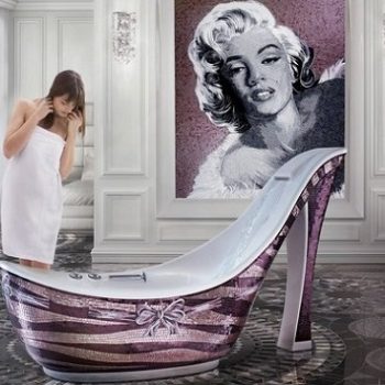 4_luxury_art_bathtub_woman_shoe