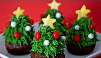 DIY-Strawberry-Christmas-Tree