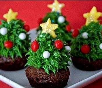 DIY-Strawberry-Christmas-Tree