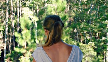 Chic Butterfly Twist-Back Tee T-shirt – DIY