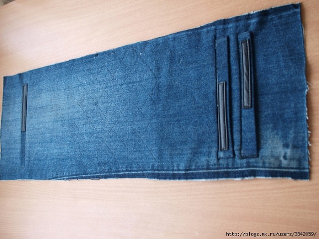 Recycle Old Jeans into a Beautiful Zippered Bag (2)