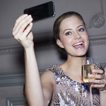 20 Tricks That Make You Look Better in Pictures