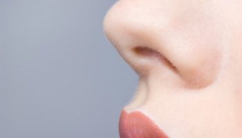 5-MAKE-UP-TRICKS-TO-MAKE-YOUR-FACE-LOOK-THINNER