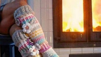 knitted-flower-leg-stockings