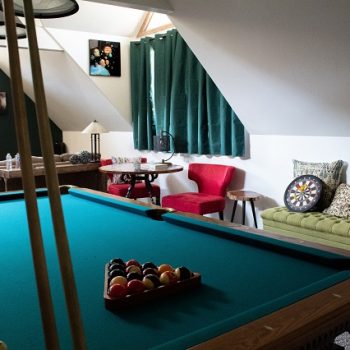 bachelor-pad-living-room